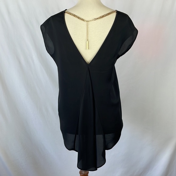 MICHAEL Michael Kors Black Blouse w/Deep V-Back Pleat & Gold Chain - Size XS - Picture 4 of 12
